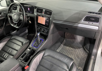 Подержанный автомобиль Volkswagen Golf Hatchback 2018 года (10 фото)