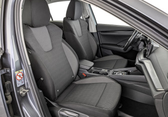 Подержанный автомобиль Skoda Octavia Liftback 2021 года (23 фото)