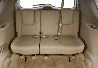 Подержанный автомобиль Infiniti QX56 2012 года (35 фото)