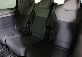 Подержанный автомобиль Volkswagen Multivan 2022 года (13 фото)