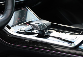 Подержанный автомобиль Audi Q7 2021 года (22 фото)