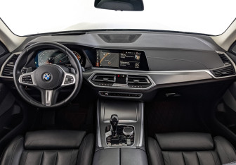 Подержанный автомобиль BMW X5 2020 года (14 фото)