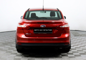 Подержанный автомобиль Ford Focus Sedan 2012 года (6 фото)
