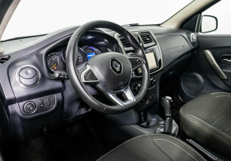 Подержанный автомобиль Renault Sandero 2018 года (7 фото)
