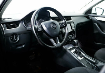 Подержанный автомобиль Skoda Octavia Liftback 2016 года (8 фото)