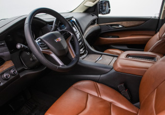 Подержанный автомобиль Cadillac Escalade Suv 2018 года (10 фото)