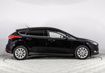 Подержанный автомобиль Ford Focus Hatchback 2016 года (4 фото)
