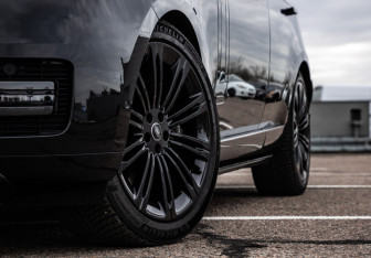 Подержанный автомобиль Land Rover Range Rover 2025 года (31 фото)