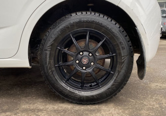 Подержанный автомобиль Chevrolet Aveo Hatchback 2014 года (10 фото)