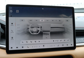 Подержанный автомобиль Zeekr 001 2023 года (18 фото)