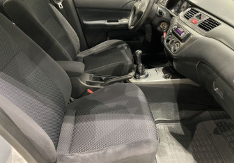 Подержанный автомобиль Mitsubishi Lancer Sedan 2007 года (9 фото)