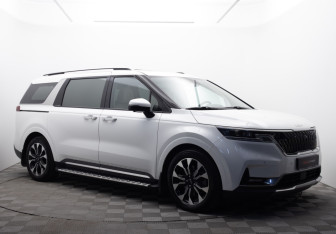 Подержанный автомобиль Kia Carnival 2022 года (7 фото)
