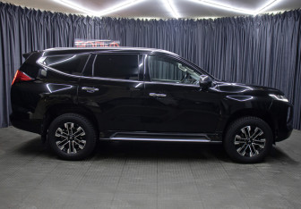 Подержанный автомобиль Mitsubishi Montero Sport 2023 года (4 фото)