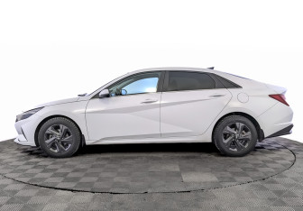 Подержанный автомобиль Hyundai Elantra Sedan 2021 года (8 фото)