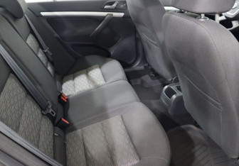 Подержанный автомобиль Skoda Octavia Liftback 2011 года (17 фото)