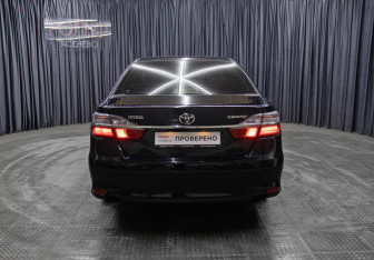 Подержанный автомобиль Toyota Camry Sedan 2015 года (6 фото)