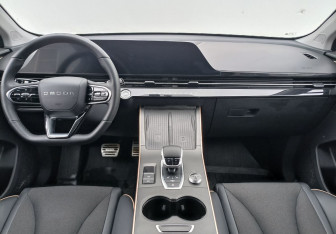 Подержанный автомобиль Omoda C5 2024 года (12 фото)