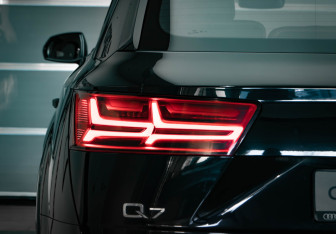 Подержанный автомобиль Audi Q7 2019 года (39 фото)