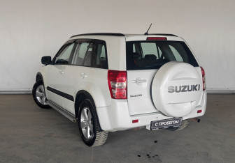 Подержанный автомобиль Suzuki Grand Vitara 2011 года (6 фото)