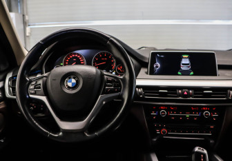 Подержанный автомобиль BMW X5 2016 года (8 фото)