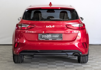 Подержанный автомобиль Kia Ceed Hatchback 2022 года (6 фото)