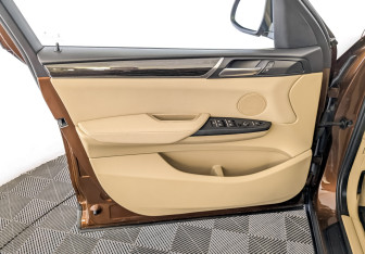 Подержанный автомобиль BMW X3 2016 года (18 фото)