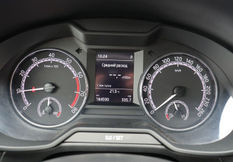 Подержанный автомобиль Skoda Octavia Liftback 2020 года (15 фото)