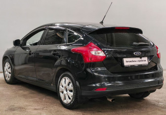Подержанный автомобиль Ford Focus Hatchback 2012 года (7 фото)
