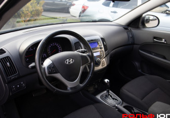 Подержанный автомобиль Hyundai i30 Hatchback 2011 года (10 фото)