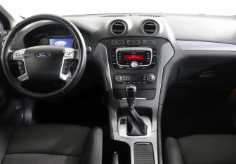 Подержанный автомобиль Ford Mondeo Sedan 2012 года (6 фото)