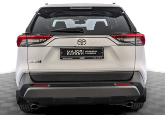 Подержанный автомобиль Toyota RAV4 2019 года (6 фото)