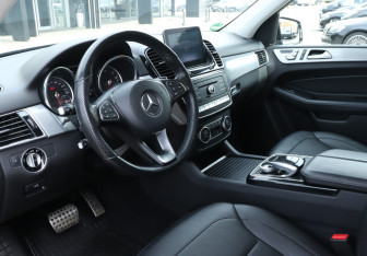 Подержанный автомобиль Mercedes-Benz GLE 2018 года (13 фото)