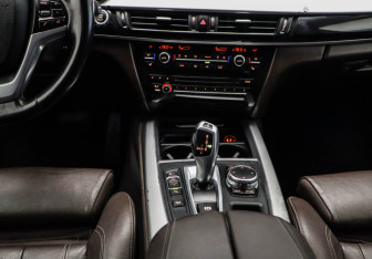 Подержанный автомобиль BMW X5 2016 года (9 фото)