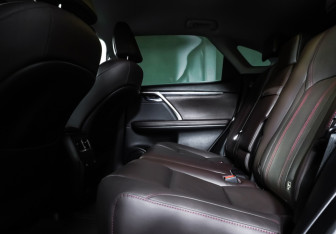 Подержанный автомобиль Lexus RX 2021 года (11 фото)