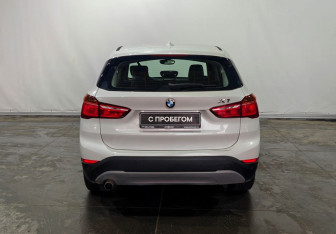 Подержанный автомобиль BMW X1 2017 года (5 фото)