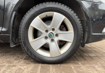 Подержанный автомобиль Skoda Octavia Liftback 2010 года (13 фото)