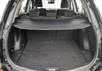 Подержанный автомобиль Toyota RAV4 2017 года (10 фото)