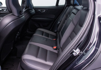 Подержанный автомобиль Volvo S60 2019 года (11 фото)