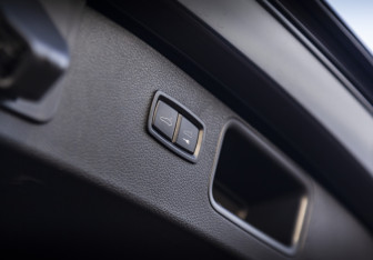 Подержанный автомобиль Porsche Macan 2021 года (25 фото)