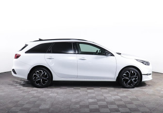 Подержанный автомобиль Kia Ceed Wagon 2022 года (4 фото)