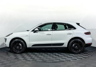 Подержанный автомобиль Porsche Macan 2016 года (8 фото)