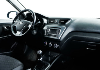 Подержанный автомобиль Kia Rio Sedan 2015 года (8 фото)