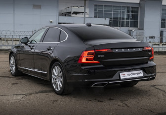 Подержанный автомобиль Volvo S90 2019 года (10 фото)