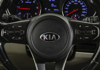 Подержанный автомобиль Kia Carnival 2018 года (12 фото)