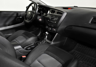 Подержанный автомобиль Kia Ceed Hatchback 2014 года (9 фото)