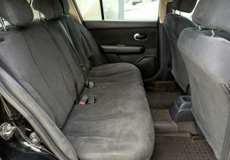 Подержанный автомобиль Nissan Tiida Hatchback 2007 года (21 фото)