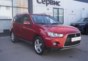 Подержанный автомобиль Mitsubishi Outlander 2010 года (3 фото)