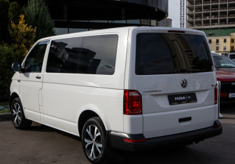 Подержанный автомобиль Volkswagen Caravelle 2018 года (5 фото)