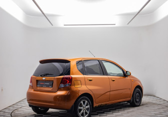 Подержанный автомобиль Chevrolet Aveo Hatchback 2004 года (5 фото)