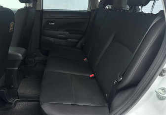 Подержанный автомобиль Mitsubishi ASX 2014 года (10 фото)